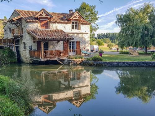Holiday Home Moulin de Rabine : Maisons de vacances proche de Savignac-sur-Leyze