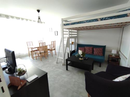 Studio tout confort très calme avec balcon : Appartements proche de Mareil-sur-Mauldre