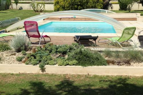 Belle Villa au calme avec piscine couverte : Villas proche de La Chapelle-Bâton