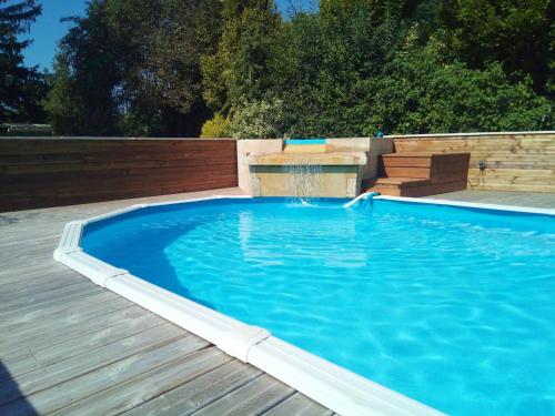 Villa de 6 chambres avec piscine privee jacuzzi et terrasse a Fontenille Saint Martin d'Entraigues : Villas proche de Villemain