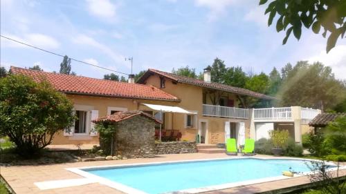 Fermette rénovée avec piscine couverte : Villas proche de Marignac-Laspeyres