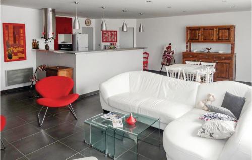 Awesome apartment in Sauvian with 2 Bedrooms and WiFi : Appartements proche de Vendres