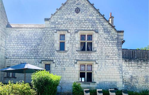 Nice home in Chinon with 3 Bedrooms and WiFi : Maisons de vacances proche d'Assay