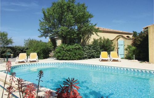 Stunning home in Cruzy with 3 Bedrooms, Internet and Outdoor swimming pool : Maisons de vacances proche de Cébazan