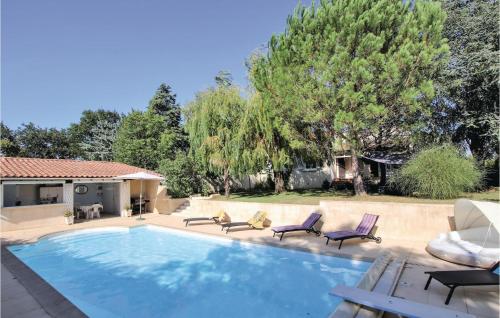 Stunning Home In Montboucher Sur Jabron With 3 Bedrooms, Private Swimming Pool And Outdoor Swimming Pool : Maisons de vacances proche de Savasse