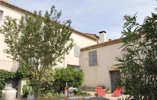 Beautiful home in Bellegarde with 2 Bedrooms and WiFi : Maisons de vacances proche de Saint-Gilles