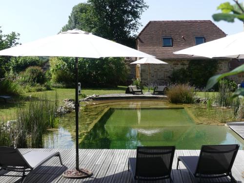 Gîte Fleurs d'eau, Le Hameau du Quercy, charme, calme, piscine naturelle : Maisons de vacances proche de Carayac