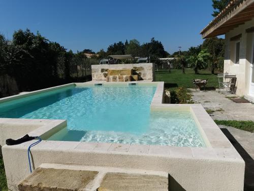 Jolie villa avec piscine dans le St emilionnais : Maisons de vacances proche de Mauriac