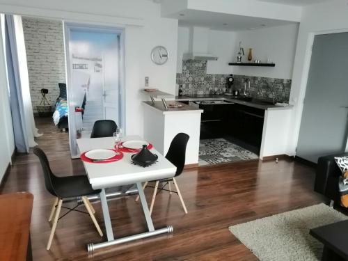 La maison de 6Fran appartement 1 calme et spacieux ambiance familiale : Appartements proche de Montblanc