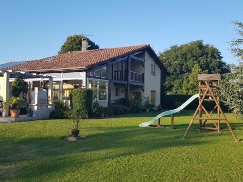 Grande maison familiale : Maisons de vacances proche de Monségur