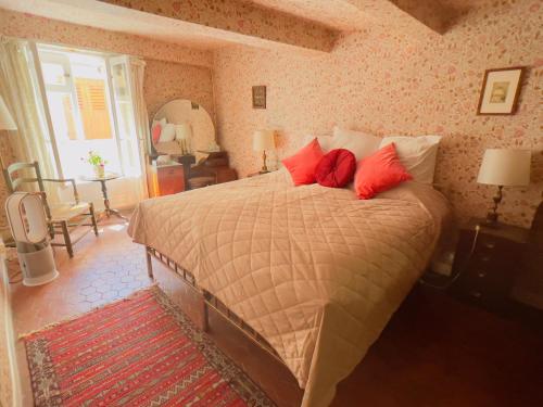 La Chambre Rose-Maison Searle à Tourtour : Sejours chez l'habitant proche de Vérignon