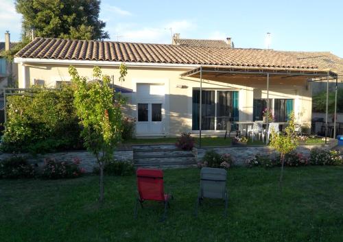 Maison moderne à Cheval-Blanc : Maisons de vacances proche de Sénas
