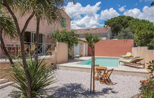 Stunning home in Creissan with WiFi, Outdoor swimming pool and Heated swimming pool : Maisons de vacances proche de Capestang