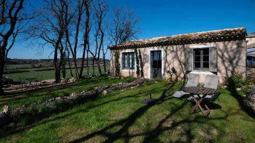 Les Libellules du Gard - le Cabanon Guirard : Maisons de vacances proche de La Bruguière