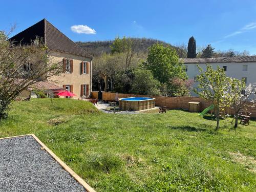 Newly renovated house with pool : Maisons de vacances proche de Coudons