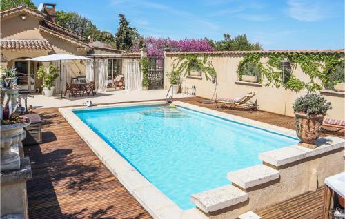 Beautiful Home In Verngues With Outdoor Swimming Pool, Wifi And Heated Swimming Pool : Maisons de vacances proche de Lamanon