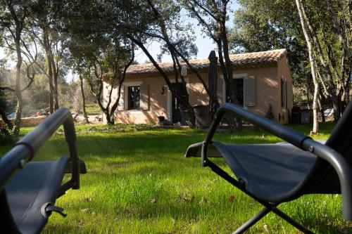 Les Libellules du Gard - Le jardin secret de madame Truc : Maisons de vacances proche de La Bastide-d'Engras