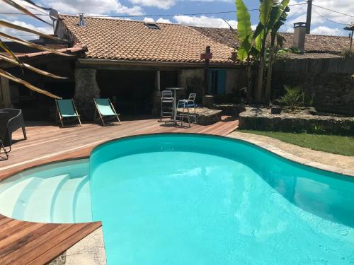 Guesthouse Simon Carretey SAUNA & SWIMMING-P, CALM : Maisons de vacances proche de Landiras