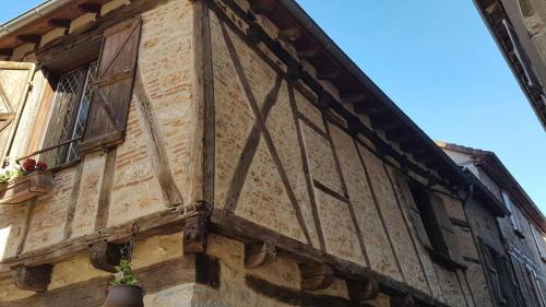 Appartement dans maison du XVI siècle (la maison de Joseph) : Maisons de vacances proche de Brengues