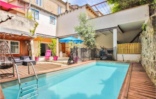 Stunning Home In Villeneuve De Berg With 7 Bedrooms, Wifi And Private Swimming Pool : Maisons de vacances proche d'Espeluche