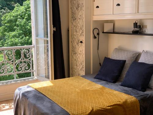 PYRENE HOLIDAYS 3 étoiles lumineux dans immeuble atypique proche des thermes et des Pyrénées : Appartements proche de Tajan