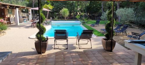 villa provençale 10 personnes piscine : Villas proche d'Uchaux