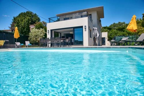Modern villa with sea view and pool for 10 people : Villas proche de Villeneuve-Loubet