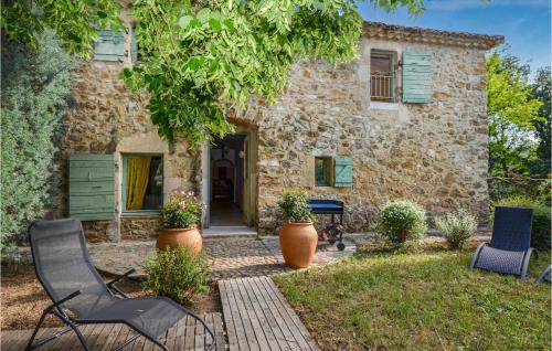 Stunning home in La Roque sur Cze with Outdoor swimming pool and 4 Bedrooms : Maisons de vacances proche de Sabran
