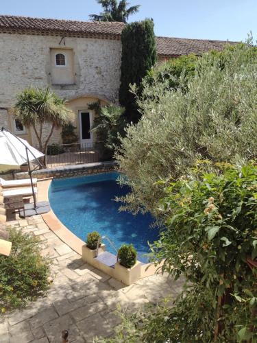 Gîte La Maison des Autres, climatisé, piscine partagée chauffée : Maisons de vacances proche de Saint-Mamert-du-Gard
