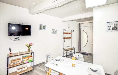 Awesome home in Bélesta with WiFi and 1 Bedrooms : Maisons de vacances proche de Pézilla-de-Conflent