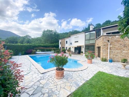 Villa exceptionnelle avec piscine et tennis : Villas proche de Le Cros