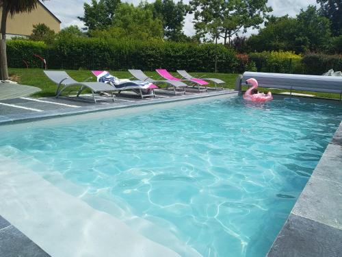 Maison au calme avec piscine , proche mer et ville : Maisons de vacances proche de Monterfil