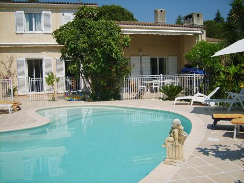 VILLA avec piscine WIFI parking (Villeneuve Loubet) : Villas proche de Biot