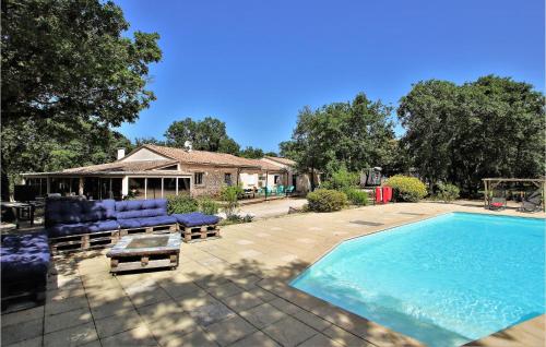 Amazing Home In Gras With Wifi, Private Swimming Pool And Outdoor Swimming Pool : Maisons de vacances proche de Bourg-Saint-Andéol