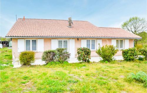 Beautiful home in Langon with WiFi and 2 Bedrooms : Maisons de vacances proche de Lados