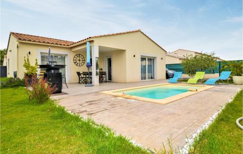 Awesome Home In St Victor La Coste With Wifi, 3 Bedrooms And Swimming Pool : Maisons de vacances proche de Lirac