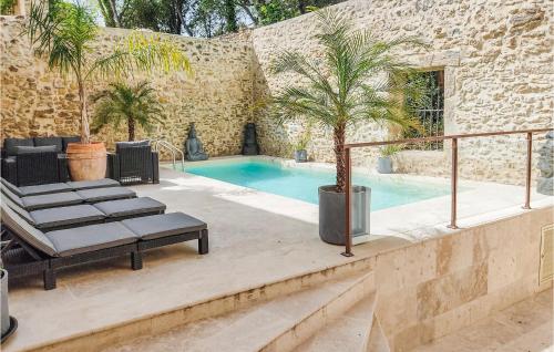 Beautiful Home In Roujan With Wifi, Private Swimming Pool And Swimming Pool : Maisons de vacances proche d'Abeilhan