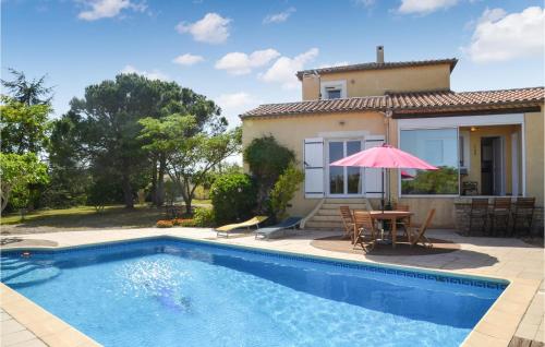 Awesome home in Creissan with Outdoor swimming pool, WiFi and 3 Bedrooms : Maisons de vacances proche de Capestang