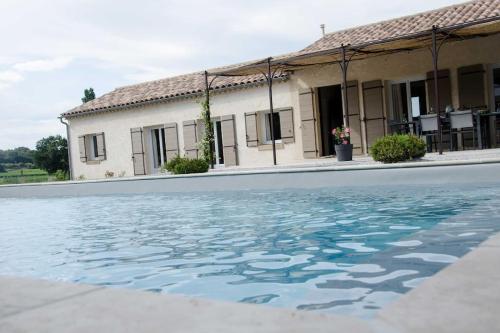 Villa climatisée avec piscine CHAUFFÉE au cœur du massif d'Uchaux , calme absolu ! : Villas proche d'Uchaux