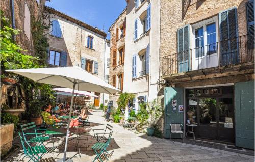 Awesome home in Villecroze with WiFi and 3 Bedrooms : Maisons de vacances proche de Salernes