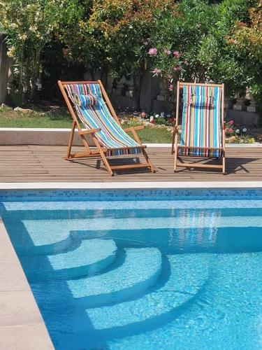 650 la semaine juillet et août Studio meublé accès piscine libre : Appartements proche d'Auribeau-sur-Siagne