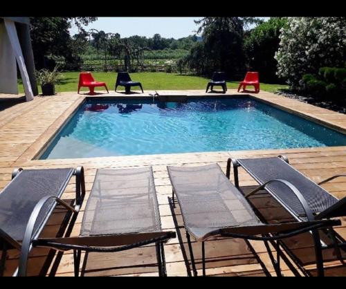 maison individuelle avec piscine, jolie vue, au calme : Villas proche de Carsan