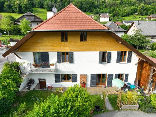 Big and lovely house in a quiet place : Villas proche de Bellecombe-en-Bauges