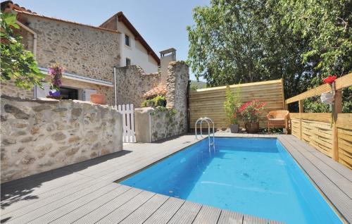Stunning home in Laroque des Alberes with 2 Bedrooms, WiFi and Private swimming pool : Maisons de vacances proche de Laroque-des-Albères
