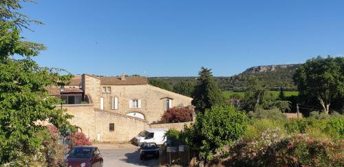 Maison de village de charme XVIIe avec piscine : Villas proche de Saint-Bonnet-du-Gard