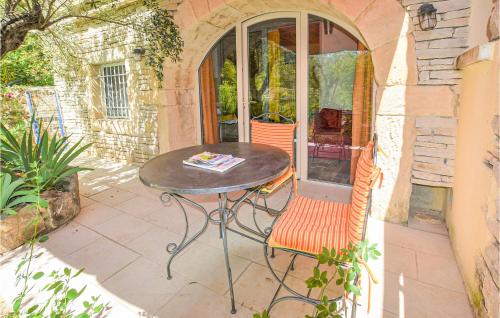 Nice apartment in Nyons with Outdoor swimming pool and 1 Bedrooms : Appartements proche de Les Pilles