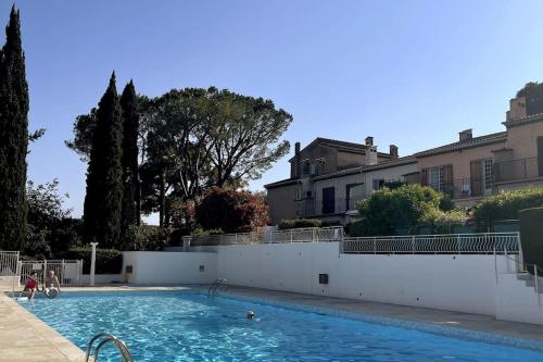 Studio au calme - piscine et tennis - Ideale couple : Appartements proche de Villeneuve-Loubet