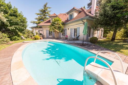 Annecy Lac - Spacieuse Villa 10pers, piscine privative 200m du lac, LLA Selections by Location lac Annecy : Maisons de vacances proche d'Aviernoz