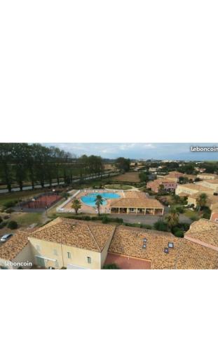 Villa agréable avec jardin et piscines : Maisons de vacances proche de Nissan-lez-Enserune