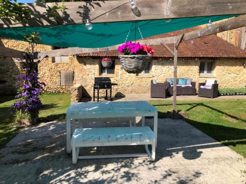 Romantic Bijou Gite filled with character and charm : Maisons de vacances proche de Mazeyrolles